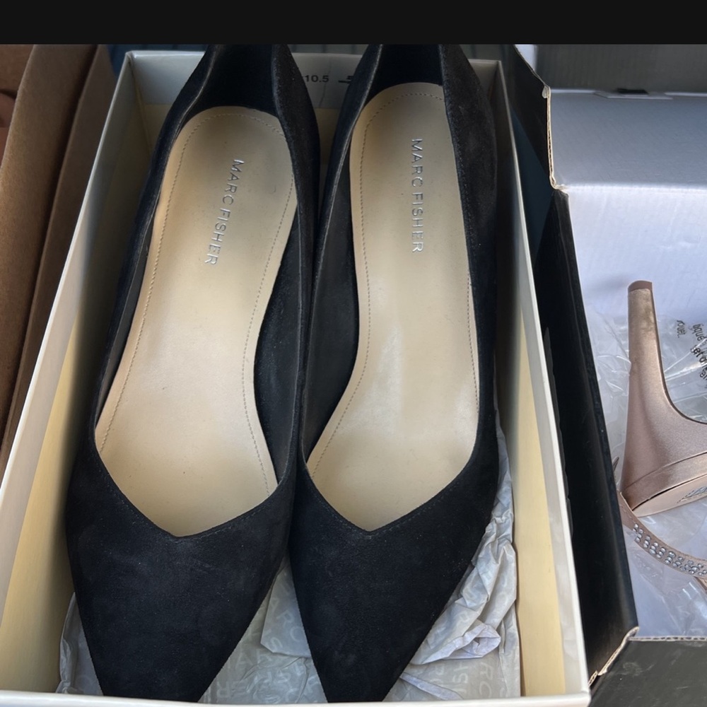 Marc Fisher Suede caitlin pumps